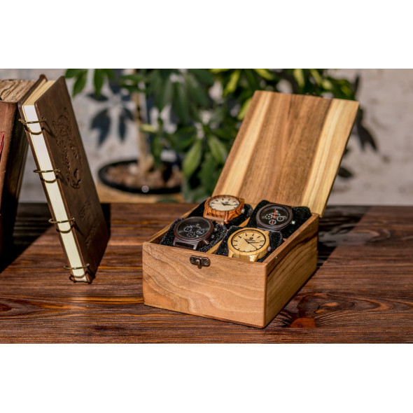 Дерев'яна скринька для годинників з дерев'яною кришкою на 4 відділення з натурального горіха + Подушечки у комплекті