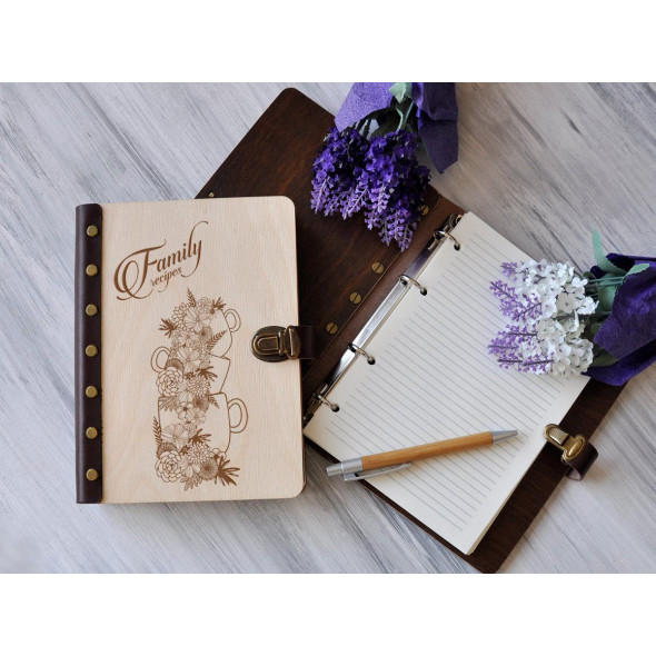 Книга для запису рецептів «Family recipes»