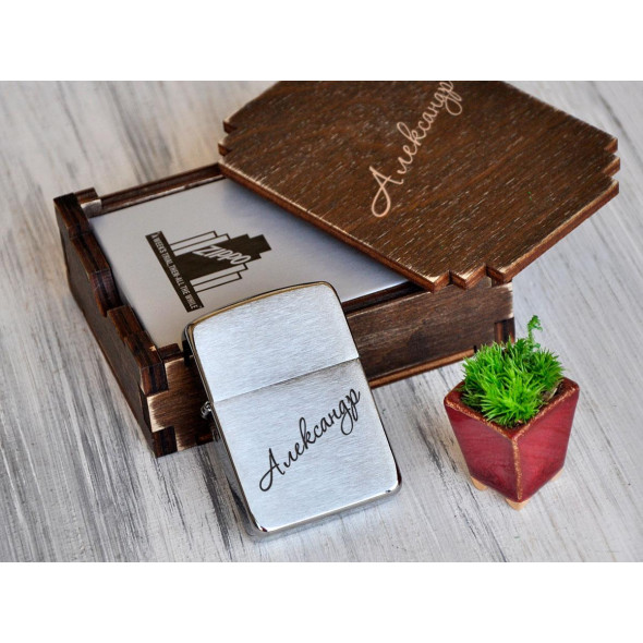 Запальничка Zippo з індивідуальним гравіюванням у подарунковій дерев'яній коробці