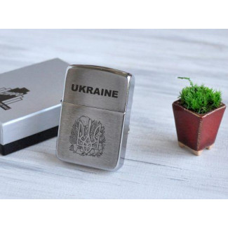 Стильна запальничка Zippo з гравіюванням герба України в подарунковій коробці