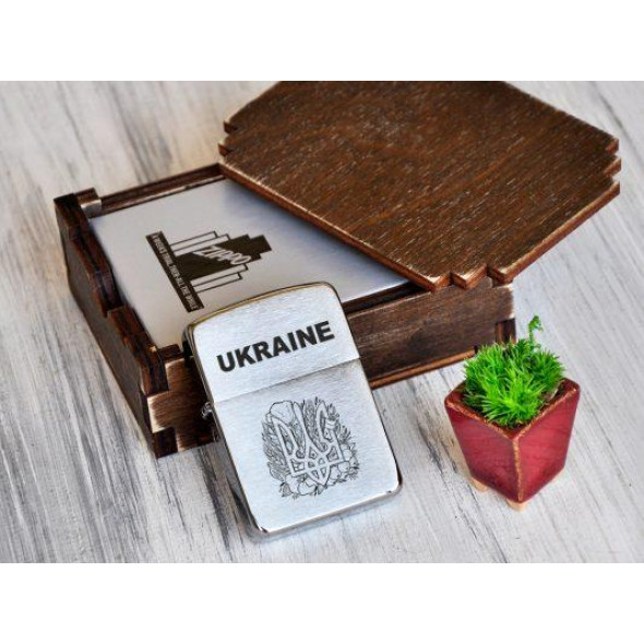 Стильна запальничка Zippo з гравіюванням герба України в подарунковій коробці