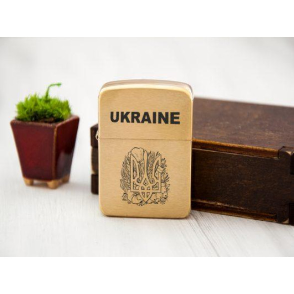 Стильна запальничка Zippo з гравіюванням герба України в подарунковій коробці