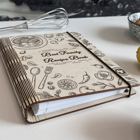 Кулінарна книга Дерев'яна в обкладинці з гравіюванням Best family recipe book на 75 аркушів від 