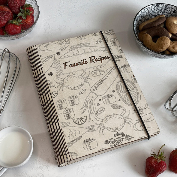 Кулінарна Книга з натурального дерева на 75 аркушів з гравіюванням Favorite recipes 2 від 