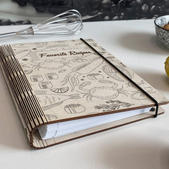 Кулінарна Книга з натурального дерева на 75 аркушів з гравіюванням Favorite recipes 2 від 