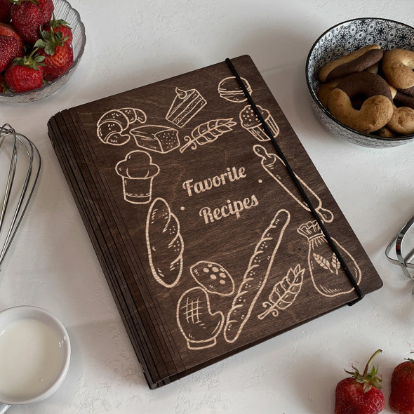 Книга Кулінарна на 75 аркушів із натурального дерева з гравіюванням Favorite recipes 3 від 