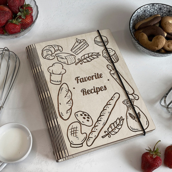 Книга Кулінарна на 75 аркушів із натурального дерева з гравіюванням Favorite recipes 3 від 