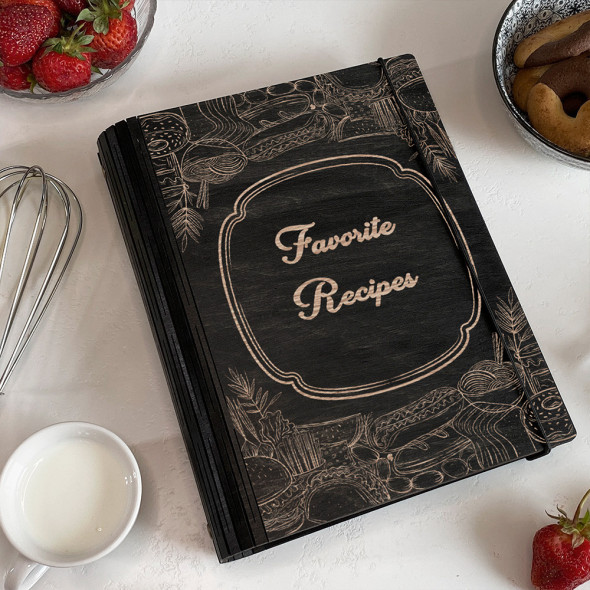 Книга из дерева на 75 листов Кулинарная с гравировкой  Mam`s recipe book от 