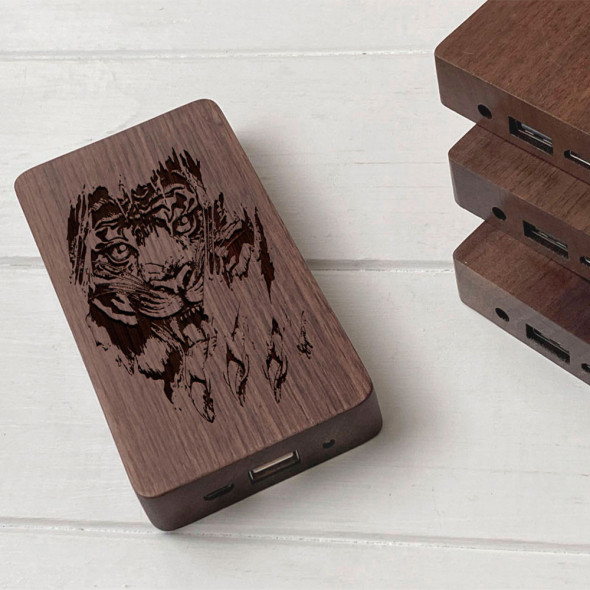 Powerbank Зовнішній акумулятор із дерева з гравіюванням 