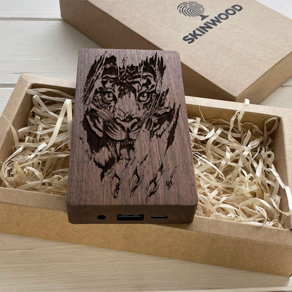 Powerbank Зовнішній акумулятор із дерева з гравіюванням 