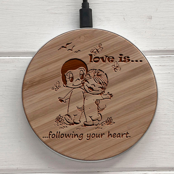 Швидке бездротове заряджання Fast Charger з дерева з гравіюванням Love is 