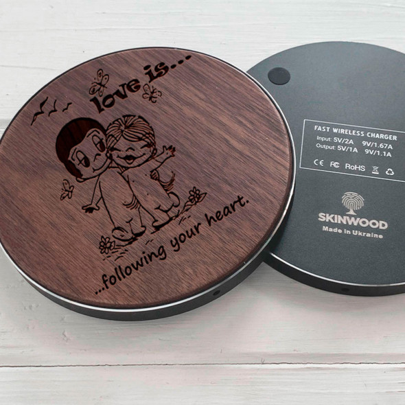 Швидке бездротове заряджання Fast Charger з дерева з гравіюванням Love is 