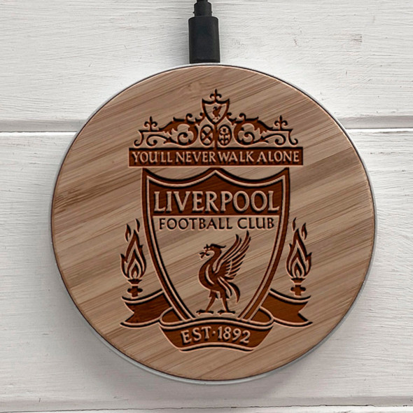 Беспроводная Деревянная зарядка для телефона с гравировкой Liverpool 