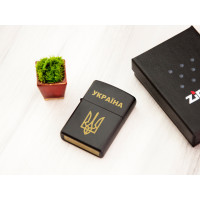 Чорна запальничка Zippo з гравіюванням з українською символікою