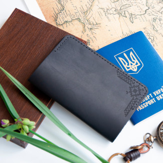 Обкладинка на паспорт зі шкіри з гравіюванням орнаменту, Чорний, 10х15,5см