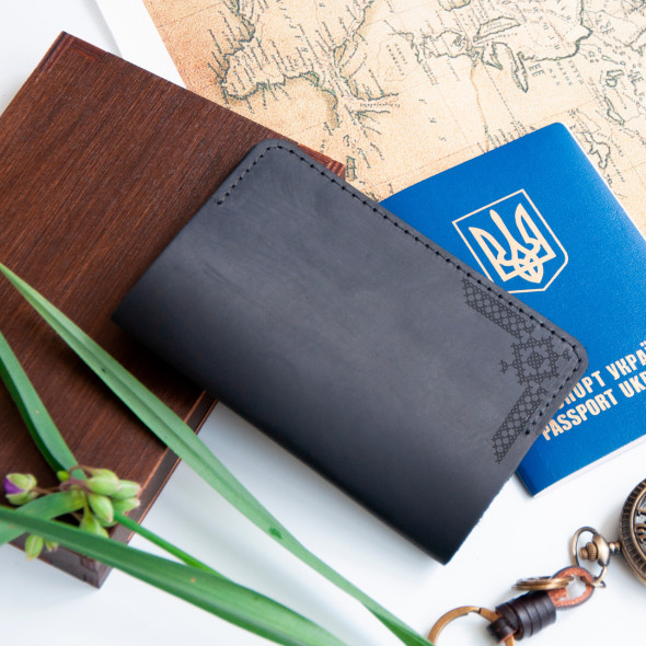 Обкладинка на паспорт зі шкіри з гравіюванням орнаменту, Чорний, 10х15,5см
