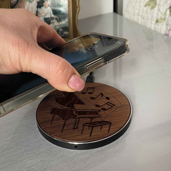 Дерев'яна бездротова зарядка для телефону із гравіюванням Fast Charger 