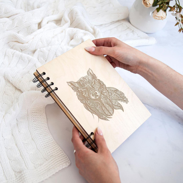 Записна книга з дерев’яною обкладинкою з візерунком “Вовк”