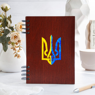 Книга для записів у дерев’яній обкладинці з гербом України