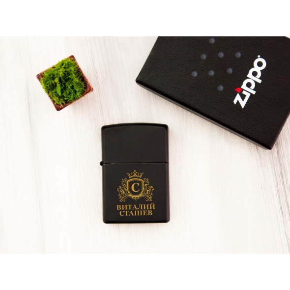 Іменна бензинова запальничка Zippo на замовлення з персональним гравіюванням
