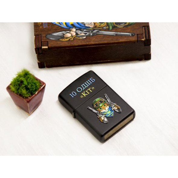 Запальничка з написом Zippo black matte з нанесенням УФ друку на замовлення