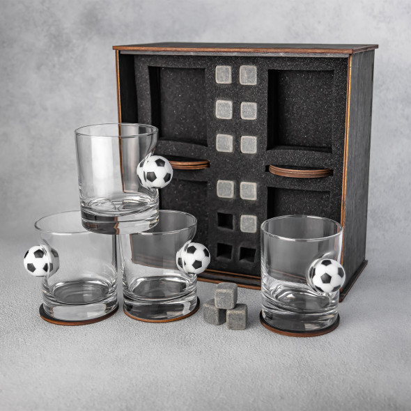 Набір для віскі з камінням "М'яч" на подарунок футболістові, чоловікові, куму, брату