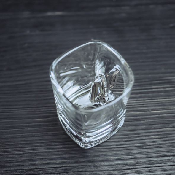 Набір чарок 6 шт квадратної форми із вставкою "Герб" | Дерев'яна подарункова упаковка
