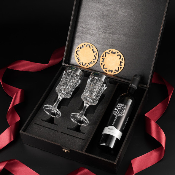 Набір подарунковий для вина 2 келихи + секція під вино Bohemia Diamond 200 мл