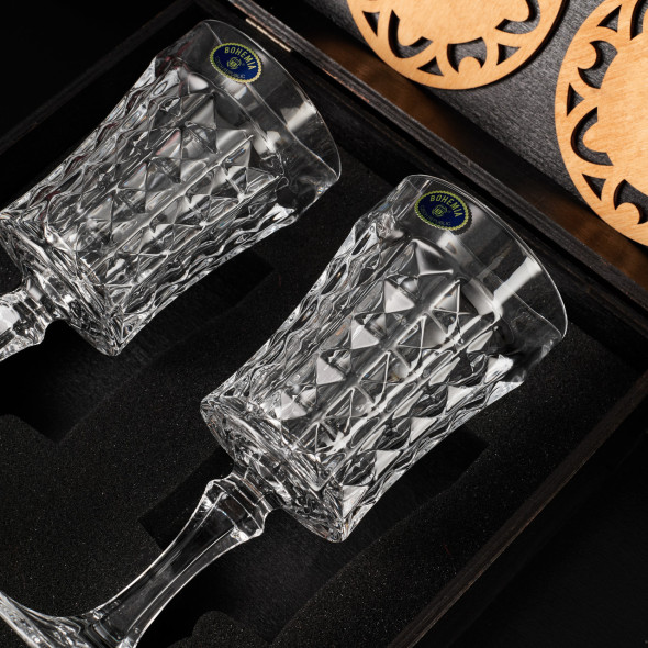 Набір подарунковий для вина 2 келихи + секція під вино Bohemia Diamond 200 мл