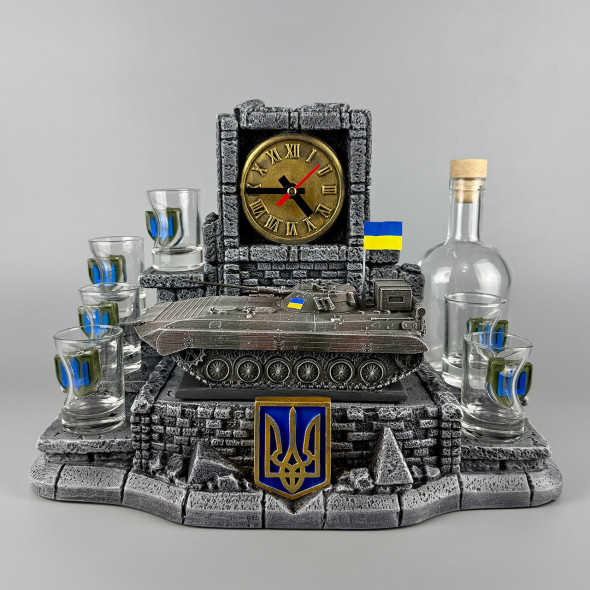 Подарунковий набір для горілки "БМП-2" ручна робота | Декор для робочого столу