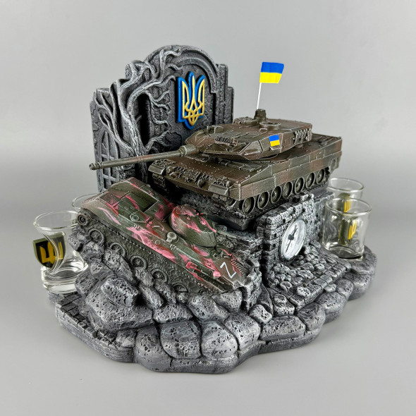 Штоф і рюмки з вставками ручної роботи з танком "Leopard 2A6" | Подарунок для військового ЗСУ