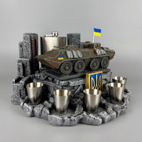 Набір для віскі штоф зі стопками та флягою "БТР-70" ручна робота | Декор для офісу, кабінету, дому