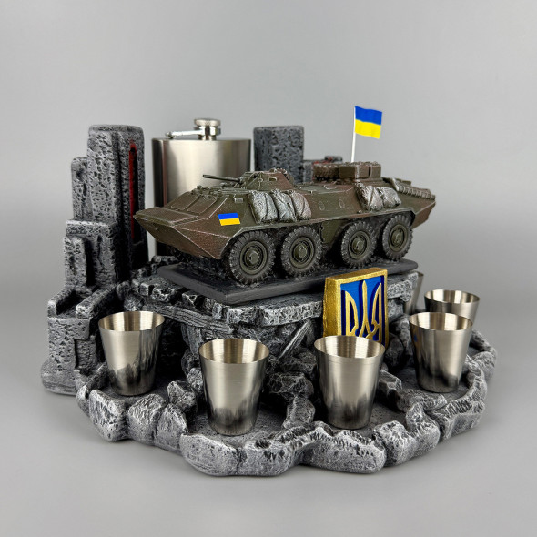 Набір для віскі штоф зі стопками та флягою "БТР-70" ручна робота | Декор для офісу, кабінету, дому