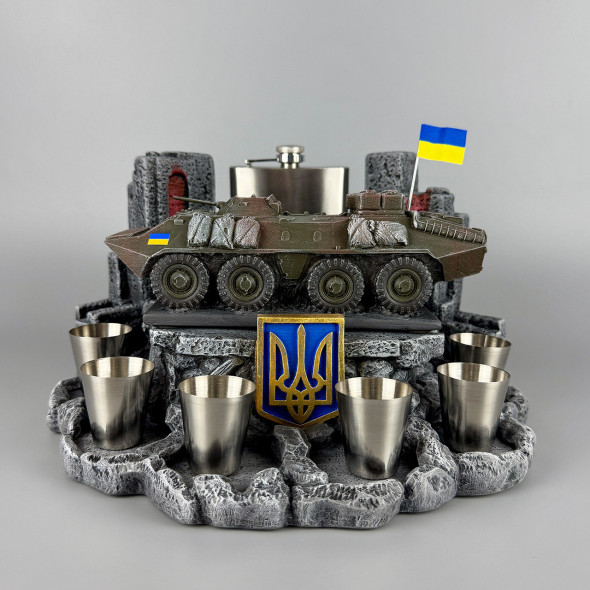Набір для віскі штоф зі стопками та флягою "БТР-70" ручна робота | Декор для офісу, кабінету, дому