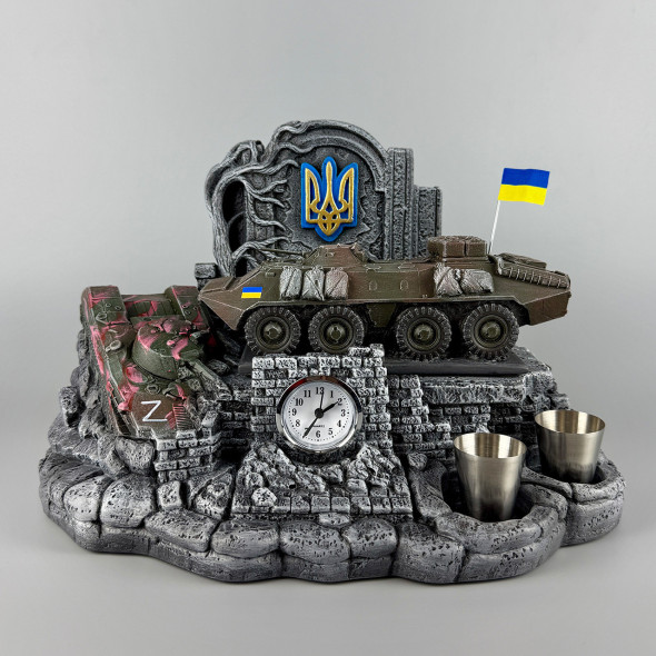 Подарунковий набір штоф з годиннкиом "БТР-70" стопки та фляга 300 мл | Декор для барної зони