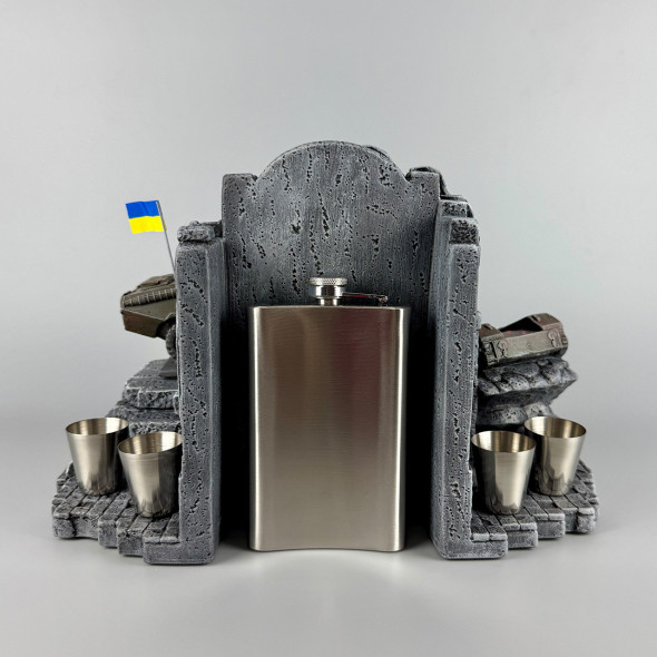 Подарунковий набір штоф з годиннкиом "БТР-70" стопки та фляга 300 мл | Декор для барної зони