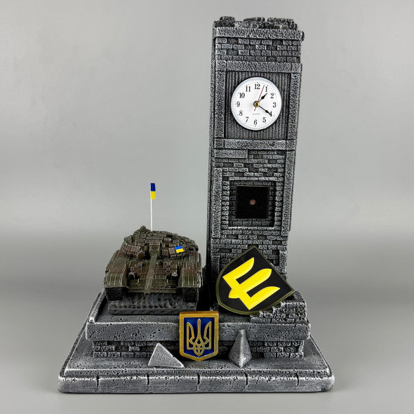 Статуетка з гіпсу декоративна з танком "Т-72Б" ручної роботи | Вбудований годинник