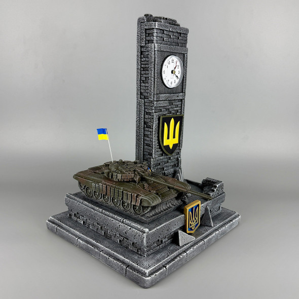 Статуетка з гіпсу декоративна з танком "Т-72Б" ручної роботи | Вбудований годинник