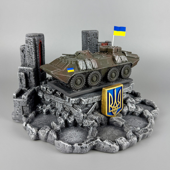 Сувенірний набір штоф з гербом України "БТР-70" (без посуду) | Підставка для чарок та пляшки