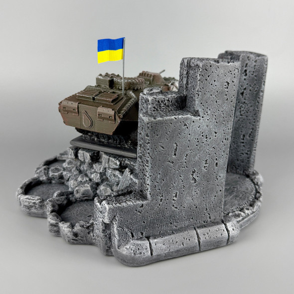 Сувенірний набір штоф з гербом України "БТР-70" (без посуду) | Підставка для чарок та пляшки