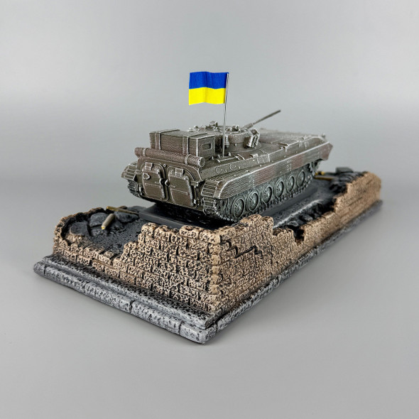 Оригінальний подарунок статуетка "БМП-2" | Подарунок для колекціонера