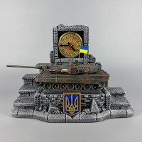 Штоф сувенірний з деталізованим танком та годинником "Leopard 2A6" (без посуду) | Підставка для стопок та пляшки