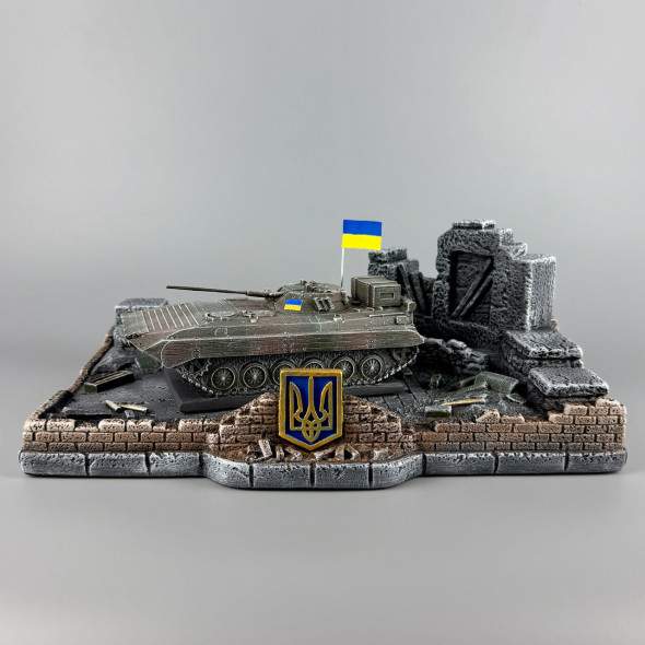 Сувенірний набір штоф з прапором України "БМП-2" (без посуду) | Декоративна підставка для для стопок