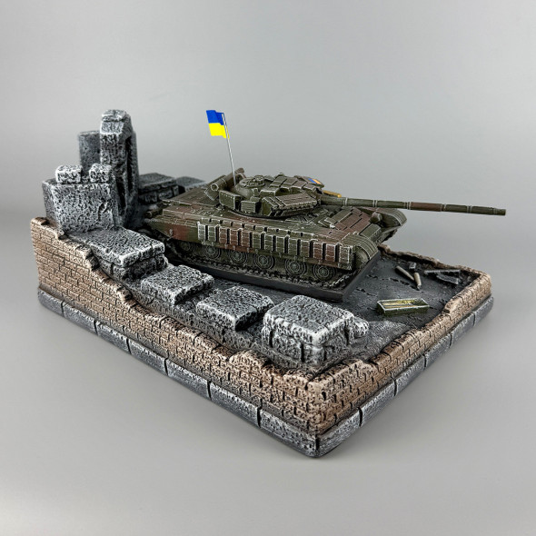 Штоф-підставка з танком "Т-64 БВ" сувенір ручна робота (без посуду) | Символічний подарунок