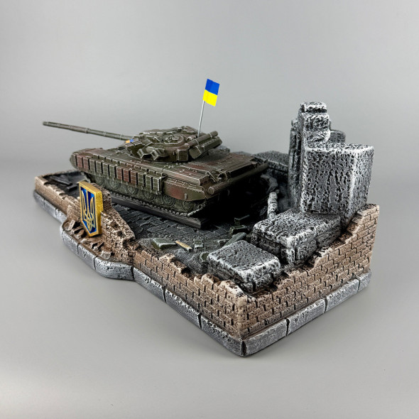 Штоф-підставка з танком "Т-64 БВ" сувенір ручна робота (без посуду) | Символічний подарунок