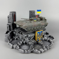 Штоф сувенірний підставка для стопок і пляшки "БМП-2" (без посуду) | Подарунок для поціновувачів сучасної військової історії